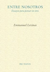 "Entre nosotros. Ensayos para pensar en otro", es uno de los textos donde Emmanuel Levinas despliega su teoría sobre la otredad. Publicado por Pre-textos.