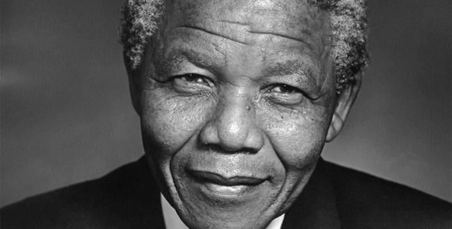 Nelson Mandela (1918-2013) luchó toda su larga vida contra la discriminación racial, y nunca respondió al racismo con racismo. Imagen distribuida por Flickr bajo licencia creative commons CC BY 2.0.