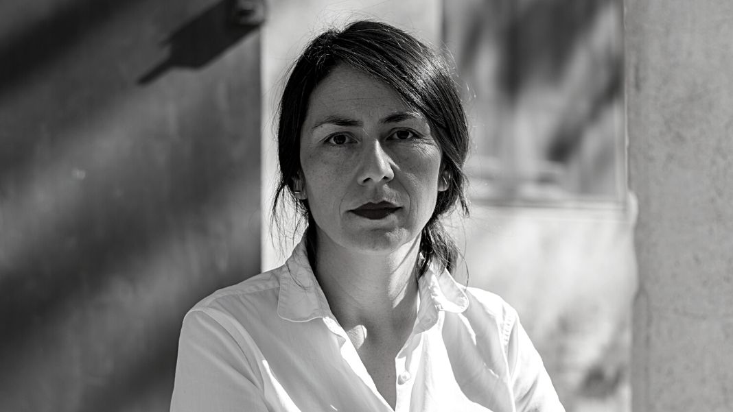 Andrea Soto Calderón es profesora de Estética y Teoría del Arte. Sus líneas de investigación se centran en las transformaciones de la experiencia estética en la cultura contemporánea. Fotografía de Paula Artés.